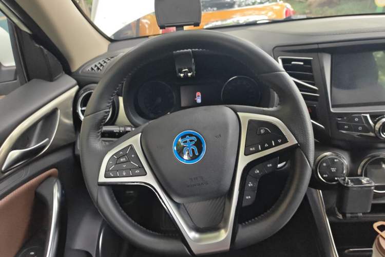 Used BYD Song New Energy 2017 Song DM 1.5TID All-Wheel Drive Luxury Model Steering Wheel