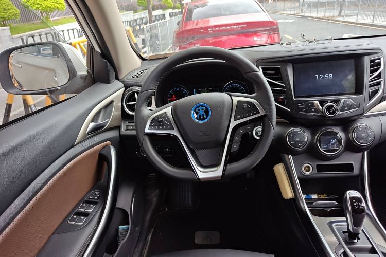 Used BYD Song New Energy 2017 Song DM 1.5TID All-Wheel Drive Luxury Model Steering Wheel