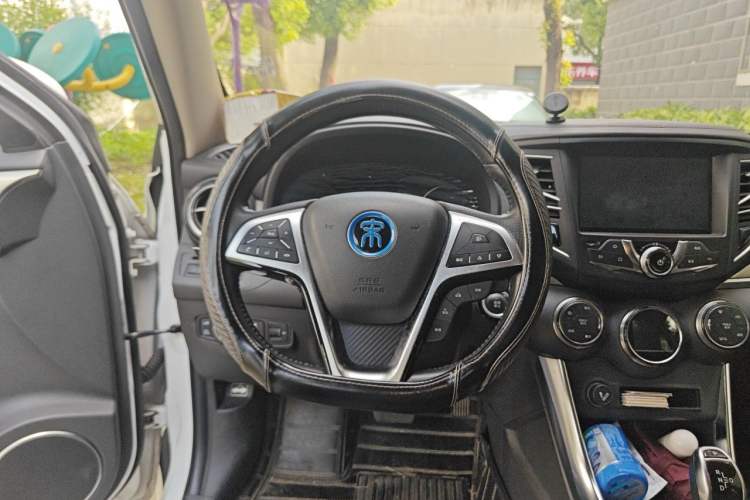 Used BYD Song New Energy 2017 Song DM 1.5TID All-Wheel Drive Luxury Model Steering Wheel