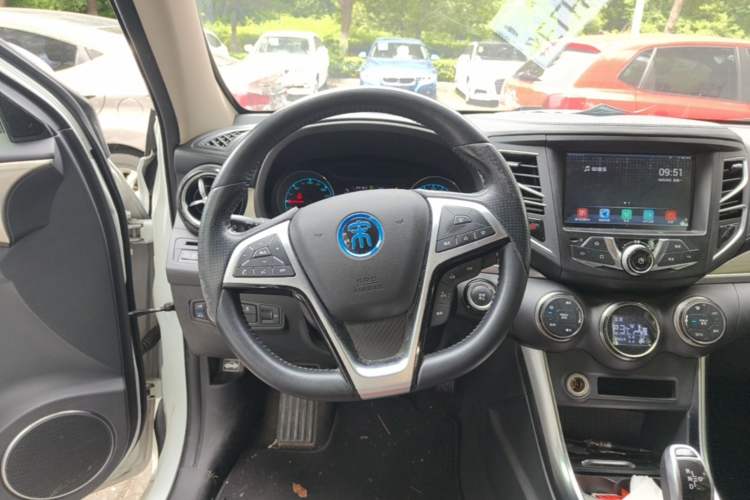 Used BYD Song New Energy 2017 Song DM 1.5TID All-Wheel Drive Luxury Model Steering Wheel
