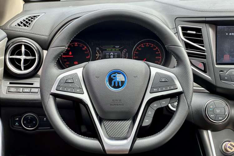 Used BYD Song New Energy 2017 Song DM 1.5TID All-Wheel Drive Luxury Model Steering Wheel