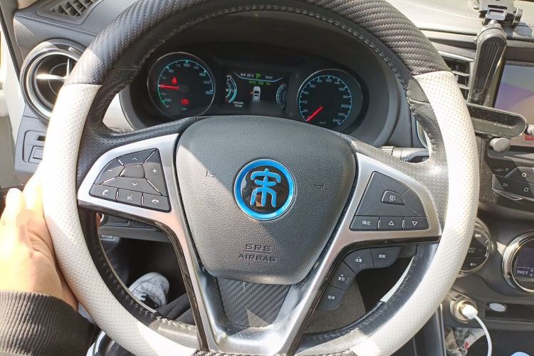 Used BYD Song New Energy 2017 Song DM 1.5TID All-Wheel Drive Prestige Model Steering Wheel