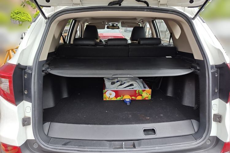 Used BYD Song New Energy 2017 Song DM 1.5TID All-Wheel Drive Luxury Model Trunk