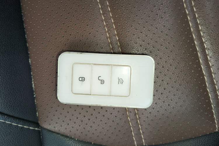 Used BYD Song New Energy 2017 Song DM 1.5TID All-Wheel Drive Prestige Model Vehicle Key