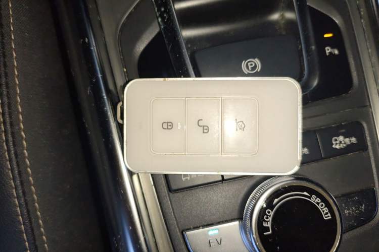 Used BYD Song New Energy 2017 Song DM 1.5TID All-Wheel Drive Prestige Model Vehicle Key