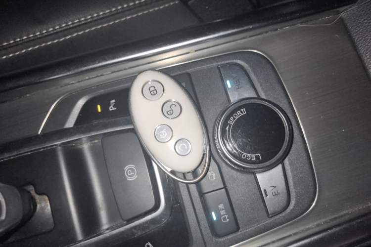 Used BYD Song New Energy 2017 Song DM 1.5TID All-Wheel Drive Luxury Model Vehicle Key