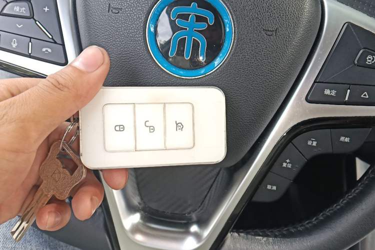 Used BYD Song New Energy 2017 Song DM 1.5TID All-Wheel Drive Prestige Model Vehicle Key