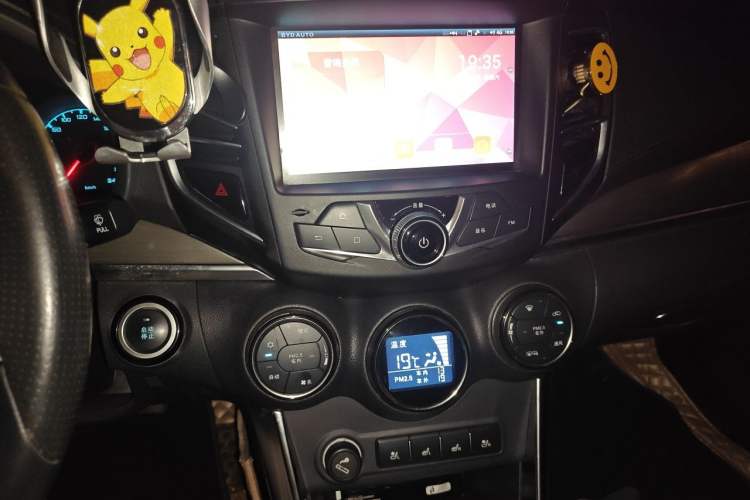 Used BYD Song New Energy 2017 Song DM 1.5TID All-Wheel Drive Luxury Model Audio And AC Panel