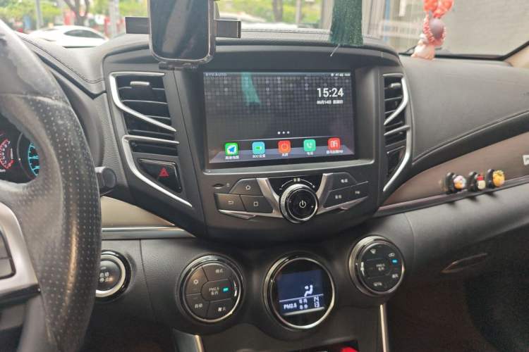 Used BYD Song New Energy 2017 Song DM 1.5TID All-Wheel Drive Prestige Model Audio And AC Panel