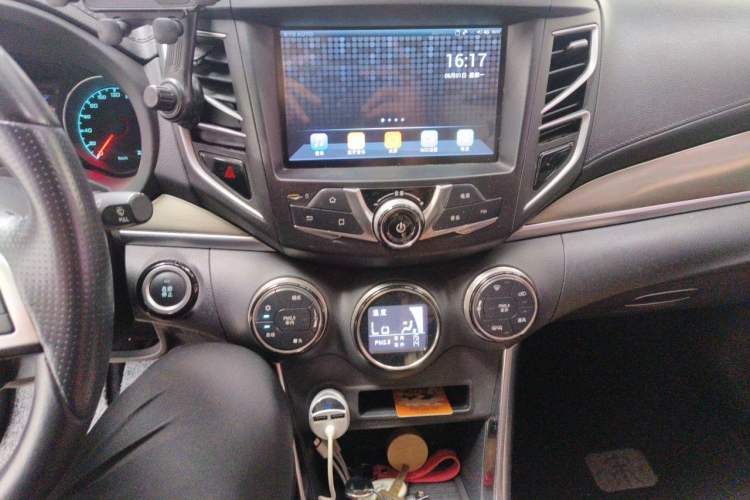 Used BYD Song New Energy 2017 Song DM 1.5TID All-Wheel Drive Luxury Model Audio And AC Panel