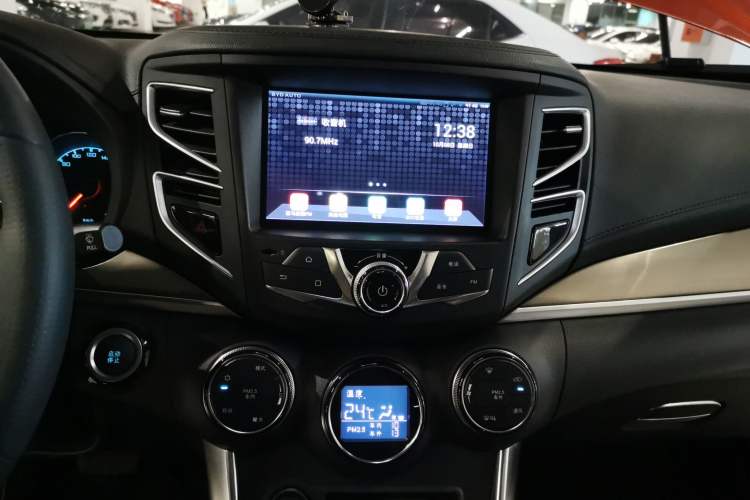 Used BYD Song New Energy 2017 Song DM 1.5TID All-Wheel Drive Luxury Model Audio And AC Panel