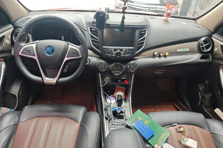 Used BYD Song New Energy 2017 Song DM 1.5TID All-Wheel Drive Prestige Model Center Console