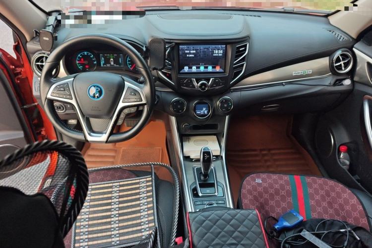 Used BYD Song New Energy 2017 Song DM 1.5TID All-Wheel Drive Luxury Model Center Console