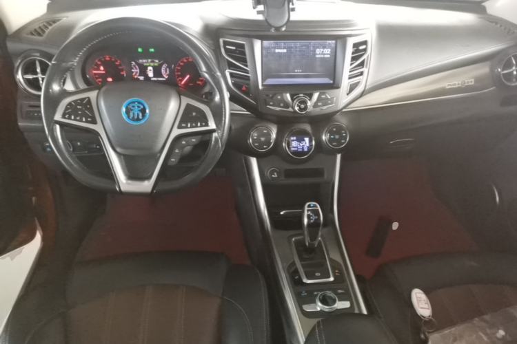 Used BYD Song New Energy 2017 Song DM 1.5TID All-Wheel Drive Luxury Model Center Console