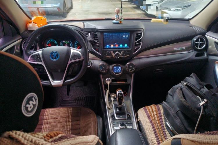 Used BYD Song New Energy 2017 Song DM 1.5TID All-Wheel Drive Luxury Model Center Console