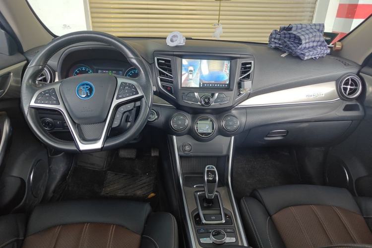 Used BYD Song New Energy 2017 Song DM 1.5TID All-Wheel Drive Luxury Model Center Console