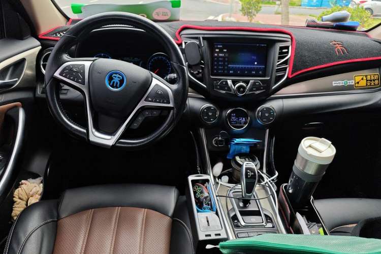 Used BYD Song New Energy 2017 Song DM 1.5TID All-Wheel Drive Luxury Model Center Console