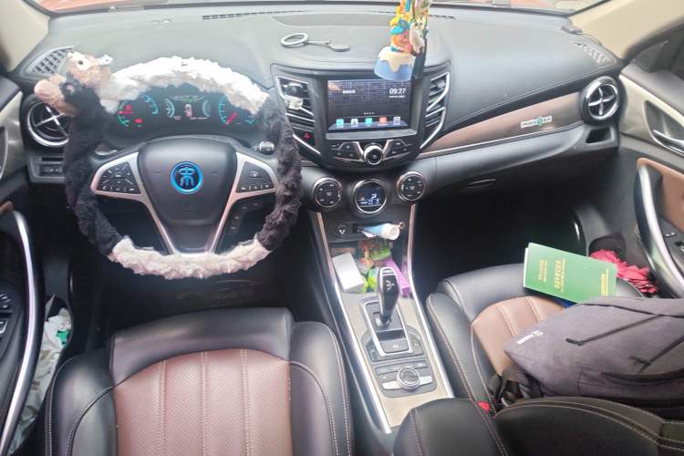 Used BYD Song New Energy 2017 Song DM 1.5TID All-Wheel Drive Prestige Model Center Console