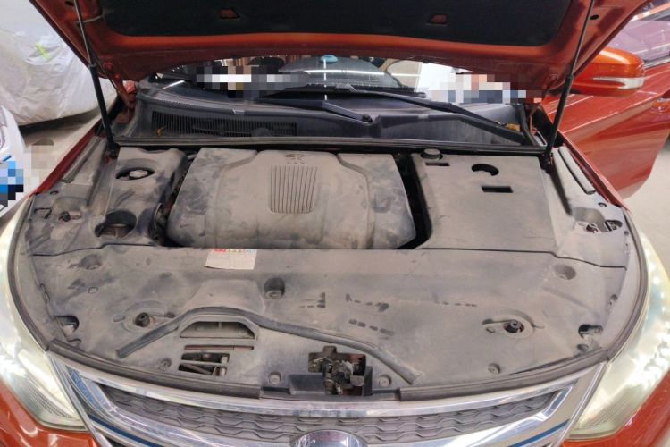 Used BYD Song New Energy 2017 Song DM 1.5TID All-Wheel Drive Luxury Model Engine Bay