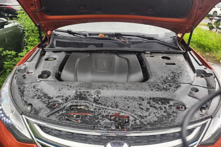 Used BYD Song New Energy 2017 Song DM 1.5TID All-Wheel Drive Prestige Model Engine Bay