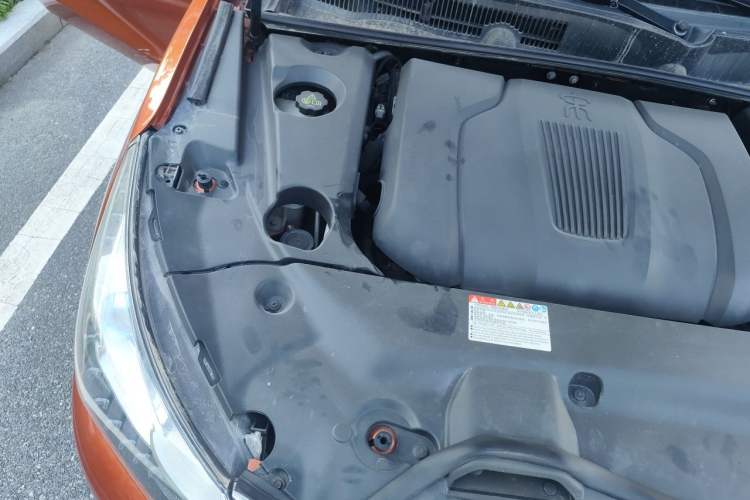 Used BYD Song New Energy 2017 Song DM 1.5TID All-Wheel Drive Luxury Model Engine Bay Right