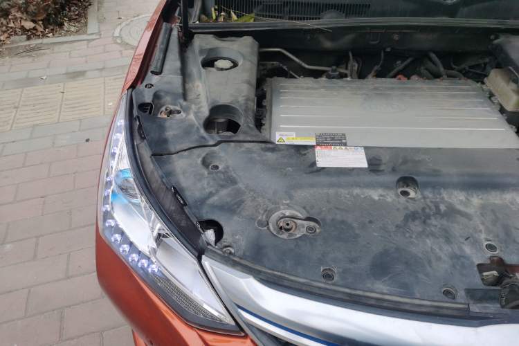 Used BYD Song New Energy 2017 Song EV300 Prestige Model Engine Bay Right