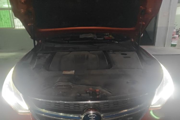 Used BYD Song New Energy 2017 Song DM 1.5TID All-Wheel Drive Luxury Model Engine Bay