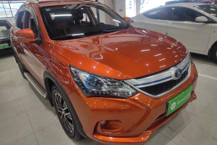 Used BYD Song New Energy 2017 Song DM 1.5TID All-Wheel Drive Luxury Model Front Right 45 Deg