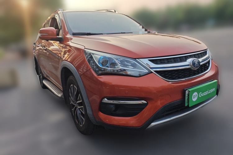 Used BYD Song New Energy 2017 Song DM 1.5TID All-Wheel Drive Luxury Model Front Right 45 Deg