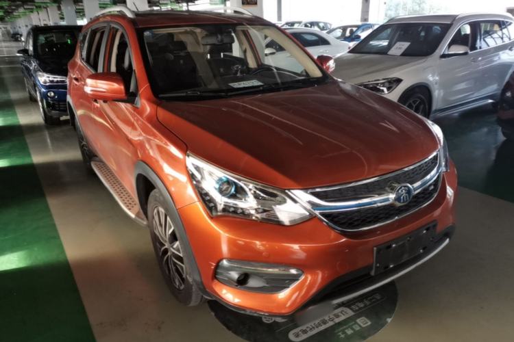 Used BYD Song New Energy 2017 Song DM 1.5TID All-Wheel Drive Luxury Model Front Right 45 Deg