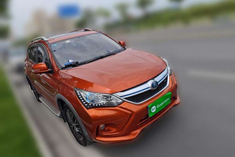 Used BYD Song New Energy 2017 Song DM 1.5TID All-Wheel Drive Luxury Model Front Right 45 Deg