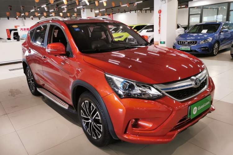 Used BYD Song New Energy 2017 Song DM 1.5TID All-Wheel Drive Luxury Model Front Right 45 Deg