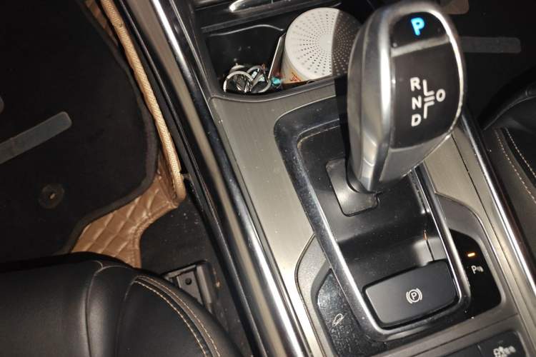 Used BYD Song New Energy 2017 Song DM 1.5TID All-Wheel Drive Luxury Model Gear Lever