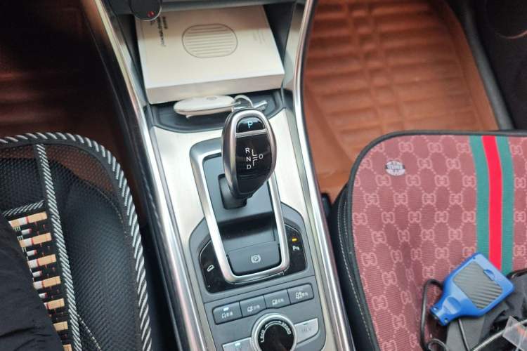 Used BYD Song New Energy 2017 Song DM 1.5TID All-Wheel Drive Luxury Model Gear Lever