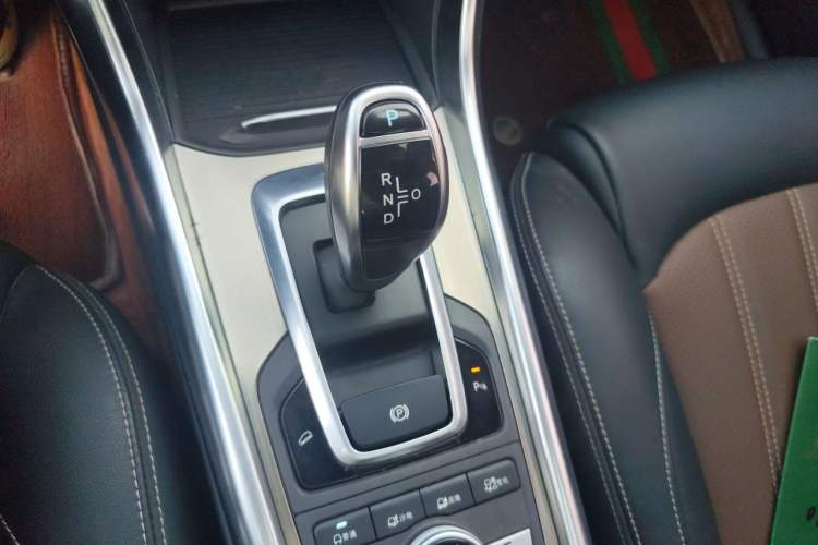 Used BYD Song New Energy 2017 Song DM 1.5TID All-Wheel Drive Luxury Model Gear Lever