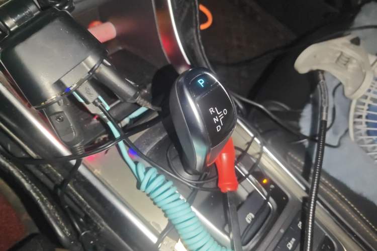 Used BYD Song New Energy 2017 Song DM 1.5TID All-Wheel Drive Luxury Model Gear Lever