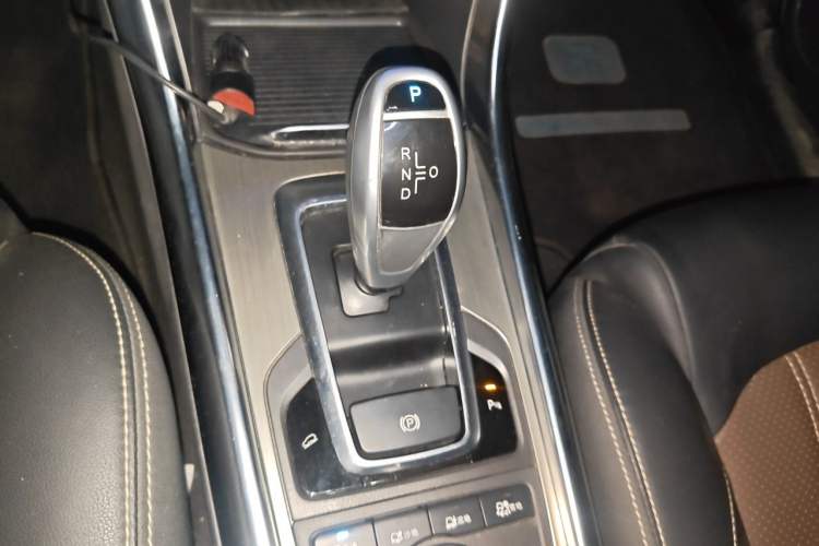 Used BYD Song New Energy 2017 Song DM 1.5TID All-Wheel Drive Prestige Model Gear Lever