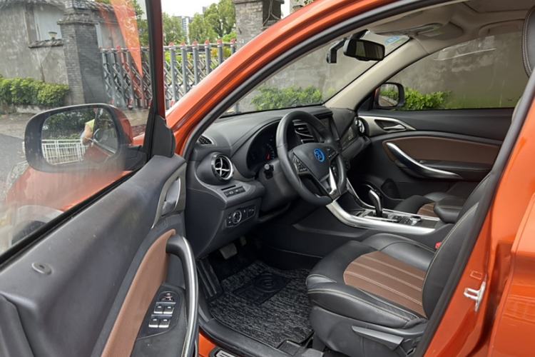 Used BYD Song New Energy 2017 Song DM 1.5TID All-Wheel Drive Luxury Model Interior 3