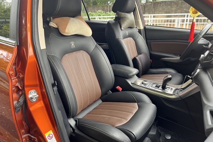 Used BYD Song New Energy 2017 Song DM 1.5TID All-Wheel Drive Luxury Model Interior 4