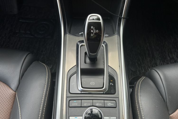 Used BYD Song New Energy 2017 Song DM 1.5TID All-Wheel Drive Luxury Model Interior 6