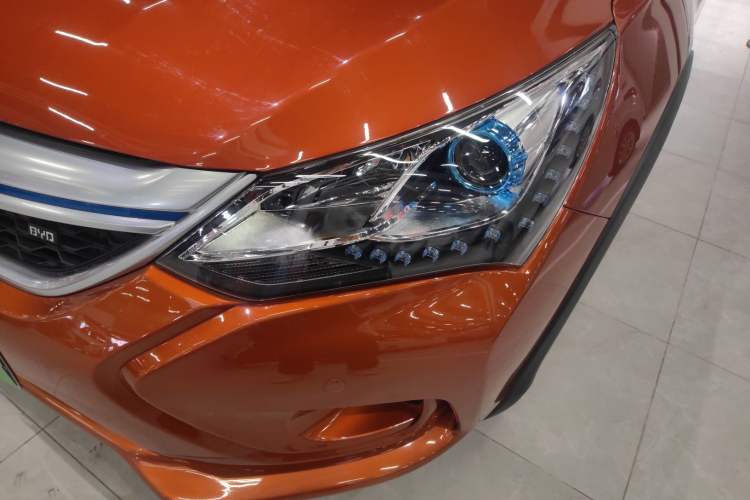 Used BYD Song New Energy 2017 Song DM 1.5TID All-Wheel Drive Luxury Model Left Front Headlight