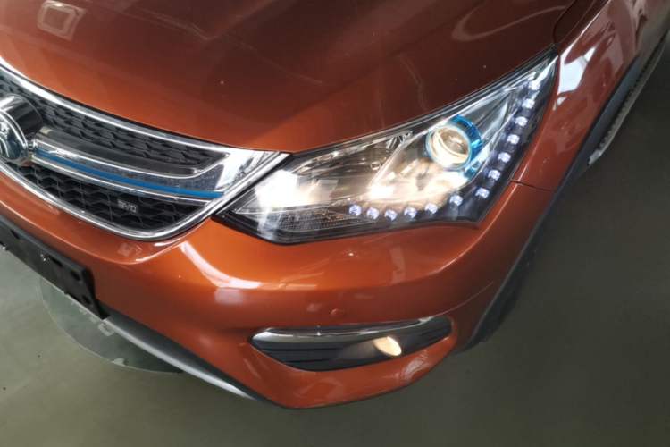 Used BYD Song New Energy 2017 Song DM 1.5TID All-Wheel Drive Luxury Model Left Front Headlight
