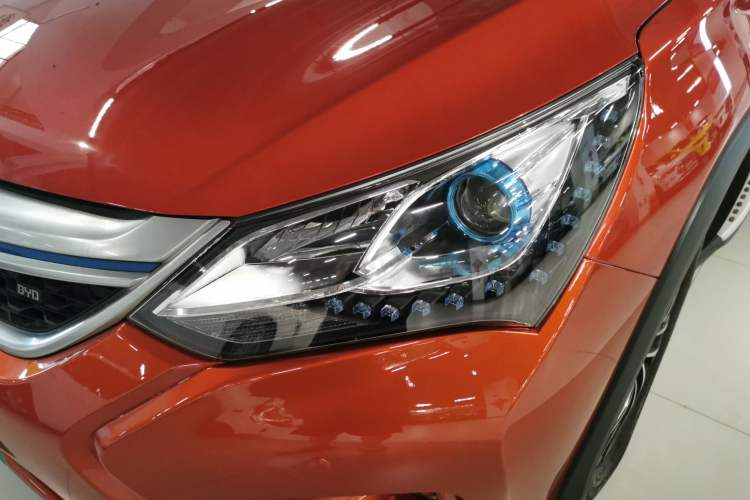 Used BYD Song New Energy 2017 Song DM 1.5TID All-Wheel Drive Luxury Model Left Front Headlight