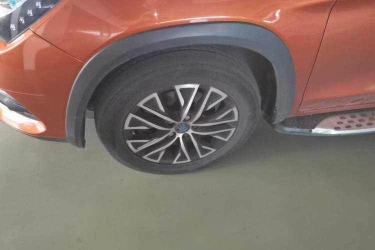 Used BYD Song New Energy 2017 Song DM 1.5TID All-Wheel Drive Luxury Model Left Front Wheel Hub