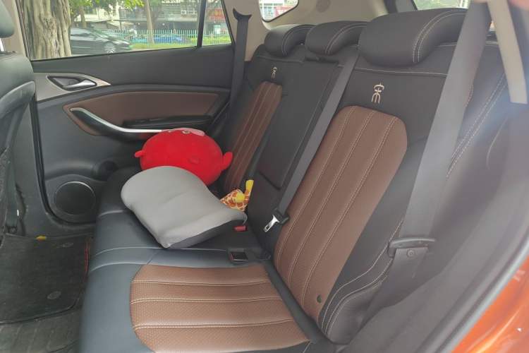 Used BYD Song New Energy 2017 Song DM 1.5TID All-Wheel Drive Luxury Model Left Rear Seat