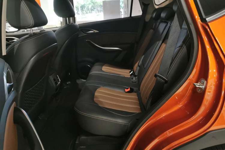 Used BYD Song New Energy 2017 Song DM 1.5TID All-Wheel Drive Luxury Model Left Rear Seat