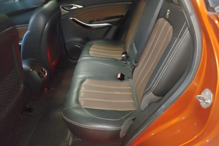 Used BYD Song New Energy 2017 Song DM 1.5TID All-Wheel Drive Prestige Model Left Rear Seat