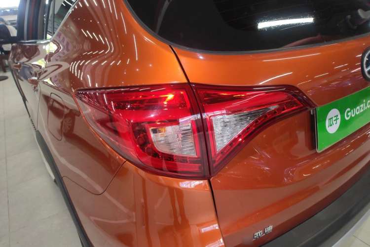 Used BYD Song New Energy 2017 Song DM 1.5TID All-Wheel Drive Luxury Model Left Rear Taillight