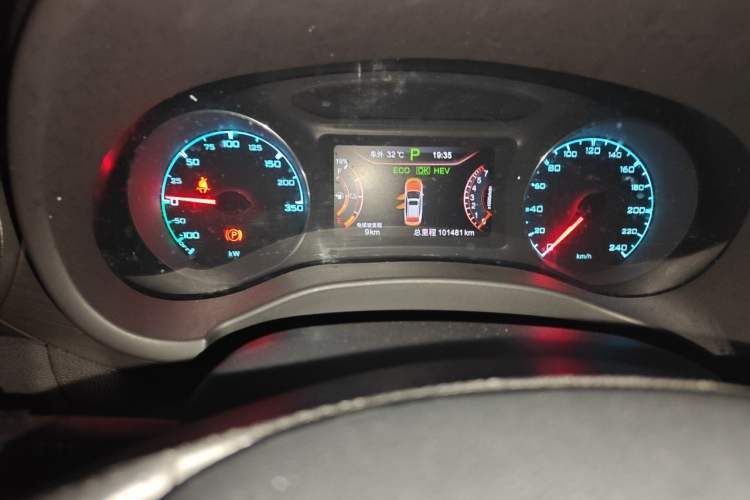 Used BYD Song New Energy 2017 Song DM 1.5TID All-Wheel Drive Luxury Model Odometer Close Up