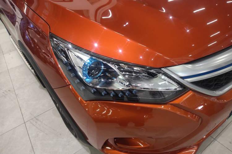 Used BYD Song New Energy 2017 Song DM 1.5TID All-Wheel Drive Luxury Model Right Front Headlight